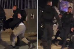 الاحتلال يعتدي على المصلين ويعتقل عددا من الشبان عند باب الساهرة