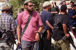 مستوطنون مسلحون قرب نابلس