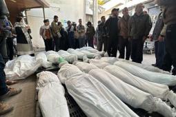 وداع شهداء ارتقوا في قصف الاحتلال على غزة