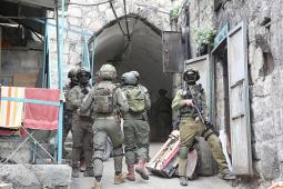 وتشهد الضفة الغربية تصاعدا في اعتداءات المستوطنين وجيش الاحتلال