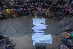 تشييع جثامين شهداء ارتقوا في قصف الاحتلال على غزة