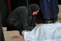 وداع شهداء ارتقوا في قصف الاحتلال على غزة