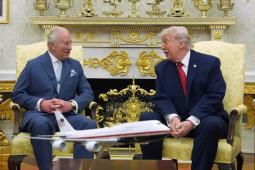 ترامب خلال لقاءه الملك تشارلز