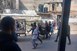 فصائل فلسطينية تدين مجزرة "المغازي" وتدعو لاجتثاء ظاهرة العملاء