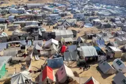 اندلع حريق في خيمة تؤوي نازحين داخل مخيم النصيرات