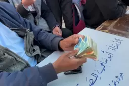السوق السوداء تلتهم أموال الغزيين في ظل أزمة البنوك (أرشيف)