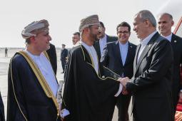 سلطنة عُمان تواجه ضغوطاً أمريكية متزايدة للتخلي عن سياسة الحياد التي انتهجتها تاريخياً تجاه إيران