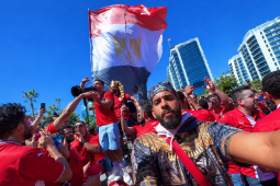 مشهد حي من لحظة هتافات الجماهير المصرية مع فلسطين