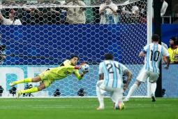 مصطفى شوبير حارس مرمى الأهلي ومنتخب مصر