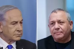ايزنكوت يمين نتنياهو يسار