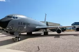 طائرة التزود بالوقود الأمريكية من طراز KC-135 Stratotanker