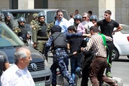إفادات وشهادات موثقة من داخل السجن تشير إلى تعرض عدد من المعتقلين لأشكال قاسية من التعذيب وسوء المعاملة