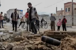 الحادث وقعت  نتيجة انفجار جسم حربي من مخلفات الاحتلال