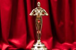 يقدم الفيلم معالجة سينمائية تجريدية للواقع في غزة