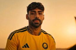 لاعب الوسط البرتغالي سامو كوستا