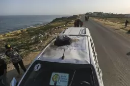 قصف إسرائيلي لمركبة "المطبخ المركزي" في غزة - (صورة أرشيفية).