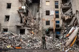 مقتل ما لا يقل عن 12 شخصا وإصابة 8 آخرين بضربة روسية في شمال شرقي أوكرانيا (أرشيف)