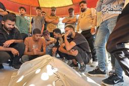 من وداع شهداء استهداف موظفين حكوميين مدنيين في منطقة المواصي جنوب قطاع غزة