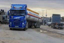 دخول 3 شاحنات محمّلة بغاز الطهي إلى القطاع من أصل 5 شاحنات توجهت إلى المعبر صباحًا