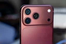 مشكلة غامضة تضرب شاشات iPhone 18 Pro بعد طرحه