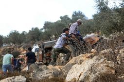 من اعتداء المستوطنين على أهالي عقربا