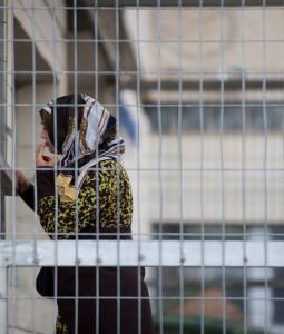 إدارة سجن الدامون صادرت معظم ثياب و"تنانير" الصلاة الخاصة بالأسيرات الفلسطينيات
