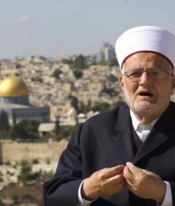دعا خطيب المسجد الأقصى الشيخ عكرمة صبري المقدسيين وأبناء الشعب الفلسطيني إلى شد الرحال إلى المسجد والرباط فيه والتصدي لاقتحامات المستوطنين ومخططاتهم الرامية إلى فرض واقع جديد داخله