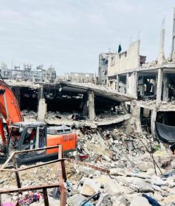 حملة "إكرام الشهداء"... بدء انتشال جثامين من منزل عائلة "غباين" شمالي غزة