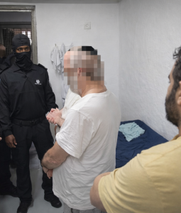 المتطرف "بن غفير" يقتحم أقسام الأسرى متنكرًا بزيّ حارس