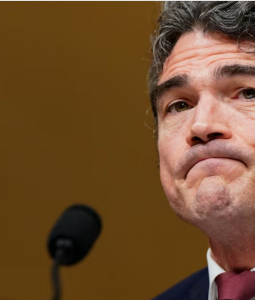 ما دلالة استقالة مدير مكافحة الإرهاب الأمريكي بشأن إيران؟