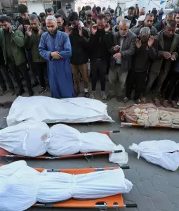 أهالي يودعون أبناءهم الذين ارتقوا شهداء في قصف الاحتلال على غزة