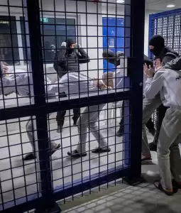 ظروف قاسية يعيشها الأسرى الفلسطينيون في سجون الاحتلال