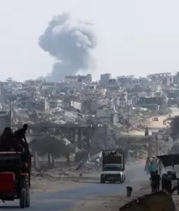 تصاعد أعمدة الدخان من جراء قصف الاحتلال على غزة (أرشيفية)