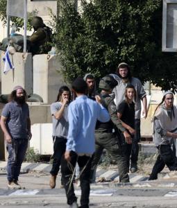 اعتداءات متصاعدة ينفذها مستوطنون ضد الفلسطينيين وممتلكاتهم في الضفة الغربية (أرشيف)