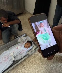 الشهيدة الطفلة فاطمة البيوك تلتحق بعائلتها التي أبيدت في قصف إسرائيلي في وقت سابق