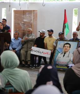 جانب من الوقفة الأسبوعية التضامنية مع الأسيرات الفلسطينيات في سجون الاحتلال، إسنادًا لصمودهن (تصوير محمود أبو حصيرة)