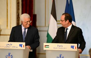 عباس وأولاند خلال المؤتمر الصحفي (الأناضول)