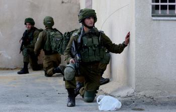 الاحتلال يواصل التنغيص على  المواطنين (أ ف ب)