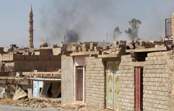 دخان يتصاعد إثر المعارك في تلعفر (أ ف ب)