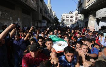 جانب من جنازة الشهيد الشوبكي (الأناضول)