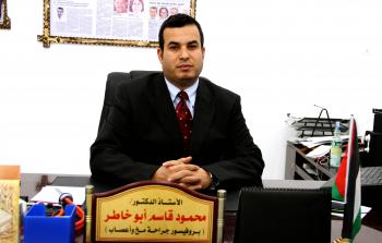 الطبيب محمود أبو خاطر (أرشيف)