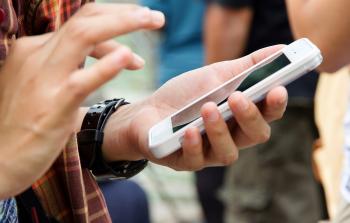 صورة تعبيربة عن التصويت عبر الجوال 