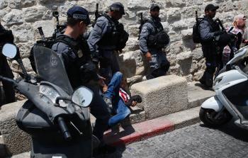 جانب من مواجهات بين الاحتلال والفلسطينيين (أ ف ب) 