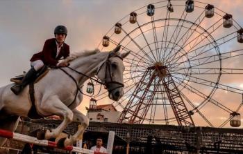 جانب من العرض للفرسان