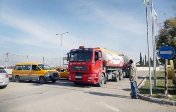 شاحنة محملة بالوقود من المنحة القطرية - تصوير / عمر الإفرنجي