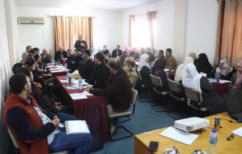 جانب من مناقشة برنامج طموح (2). ( فلسطين أون لاين)