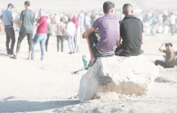 جرحى يعاودون المشاركة في مسيرات العودة (تصوير / محمود أبو حصيرة)