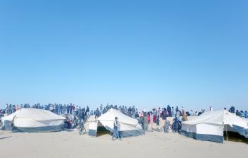 استمرار فعاليات مسيرة العودة بالقرب من السياج الفاصل مع الأراضي المحتلة عام 1948 (تصوير / ياسر فتحي)