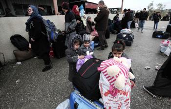 جانب من العمل على معبر رفح  (أ ف ب) 