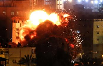 صورة قصف إسرئايلي لمبنى وسط غزة